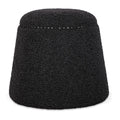 Pouf en fausse peau de mouton avec détails cloutés