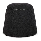 Pouf en fausse peau de mouton avec détails cloutés