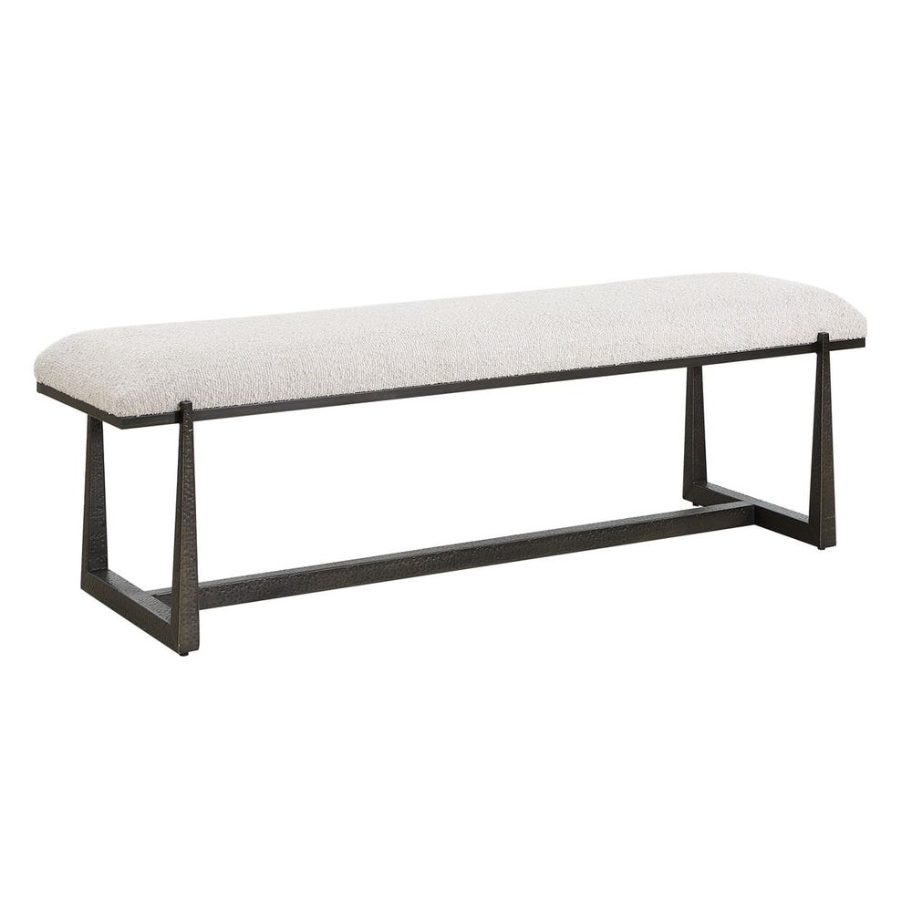 Banc long rembourré en bouclé blanc os avec pieds en fer bronze texturé